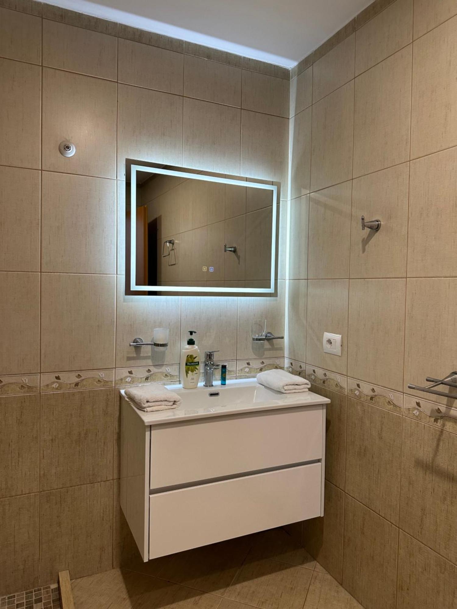 Olis Place Tirana Bagian luar foto
